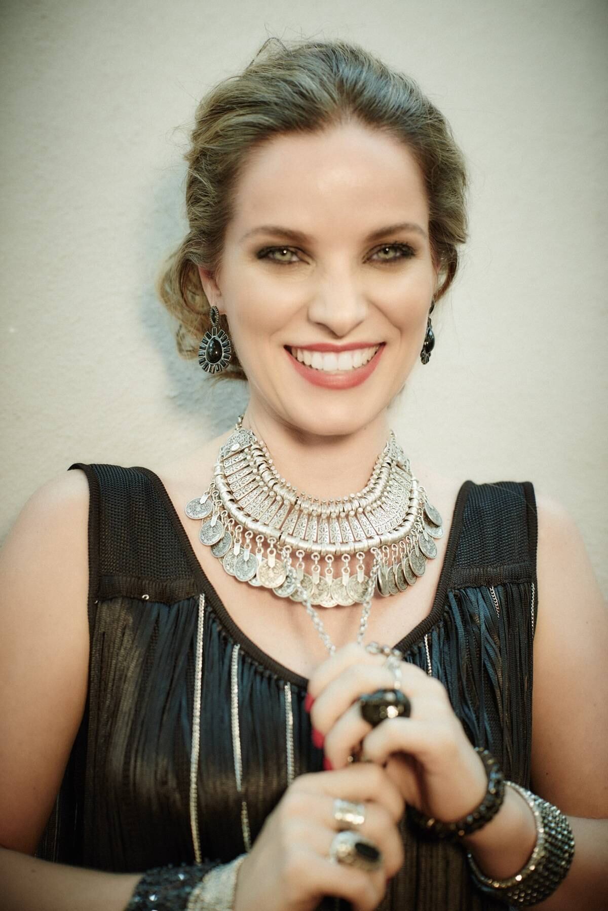 A atriz está no ar em Vitória com a personagem Luciene e
posou em um hostel, no Rio de Janeiro