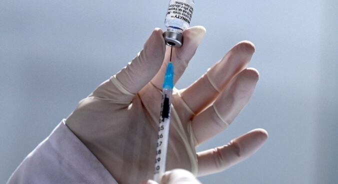 1ª dose de Oxford ou Pfizer aumenta proteção de pessoas próximas aos vacinados