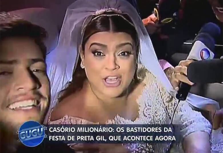 

Preta Gil e Rodrigo Godoy fizeram questão de parar o carro
para mandar

um beijo ao apresentador.

— Gugu, quero mandar um beijo para você e todo seu público.
Sou muito sua fã. Quero dizer que estou muito feliz. Obrigada por compartilhar esse momento comigo!



+ "Adoro ele desde a época de Chiquititas", diz Bruno Gagliasso sobre Gugu

+ Conheça os famosos que foram padrinhos de casamento de Preta Gil e Rodrigo Godoy

+ Gugu está no Facebook! Curta

+ Siga o perfil da atração no Twitter