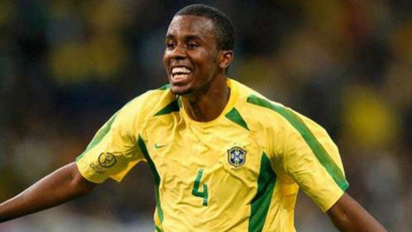 ROQUE JÚNIOR - O ex-zagueiro esteve presente na lista das eliminatórias, quando jogava no alemão Bayer Leverkusen. Se aposentou em 2010, no Ituano. Depois da carreira, foi treinador do Galo de Itu e do XV de Piracicaba.