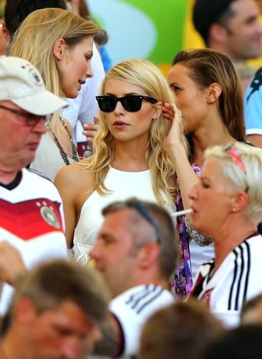A linda e loira Lena Gercke também tem seu amado na seleção