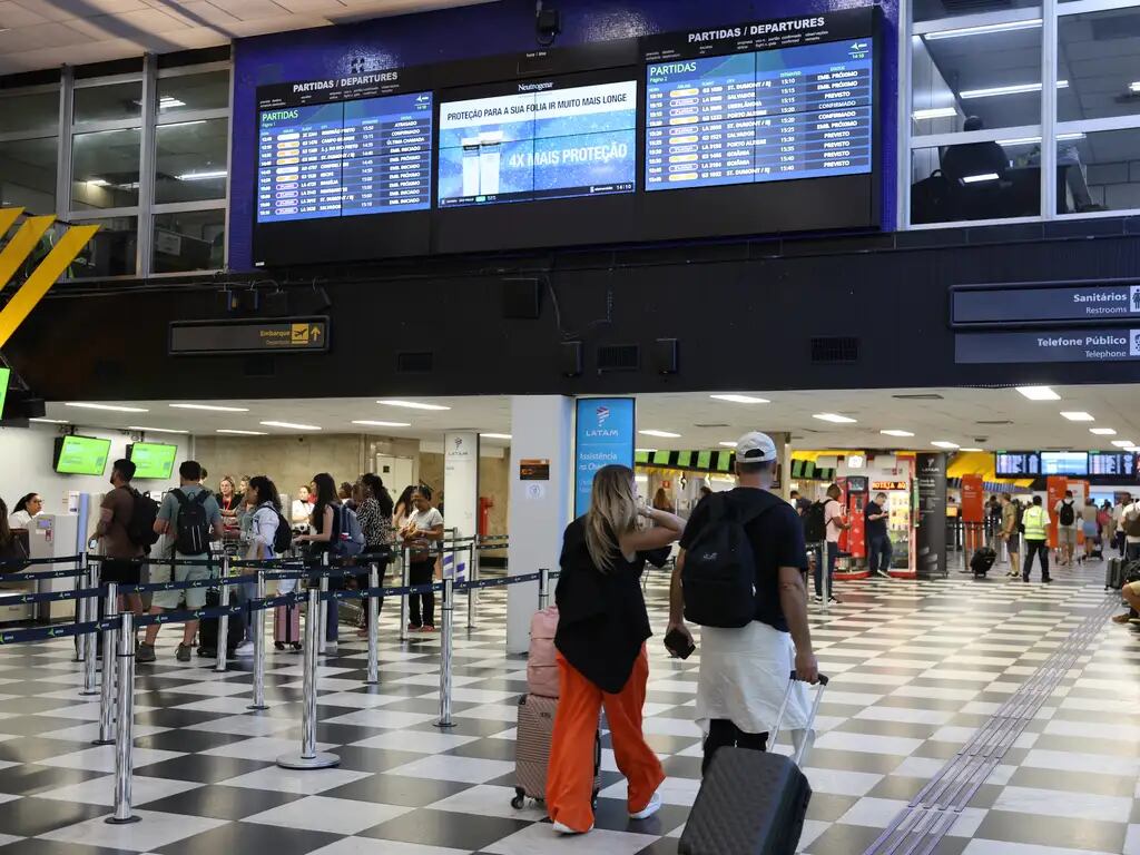 Portos e aeroportos deverão afixar mensagens sobre a mpox