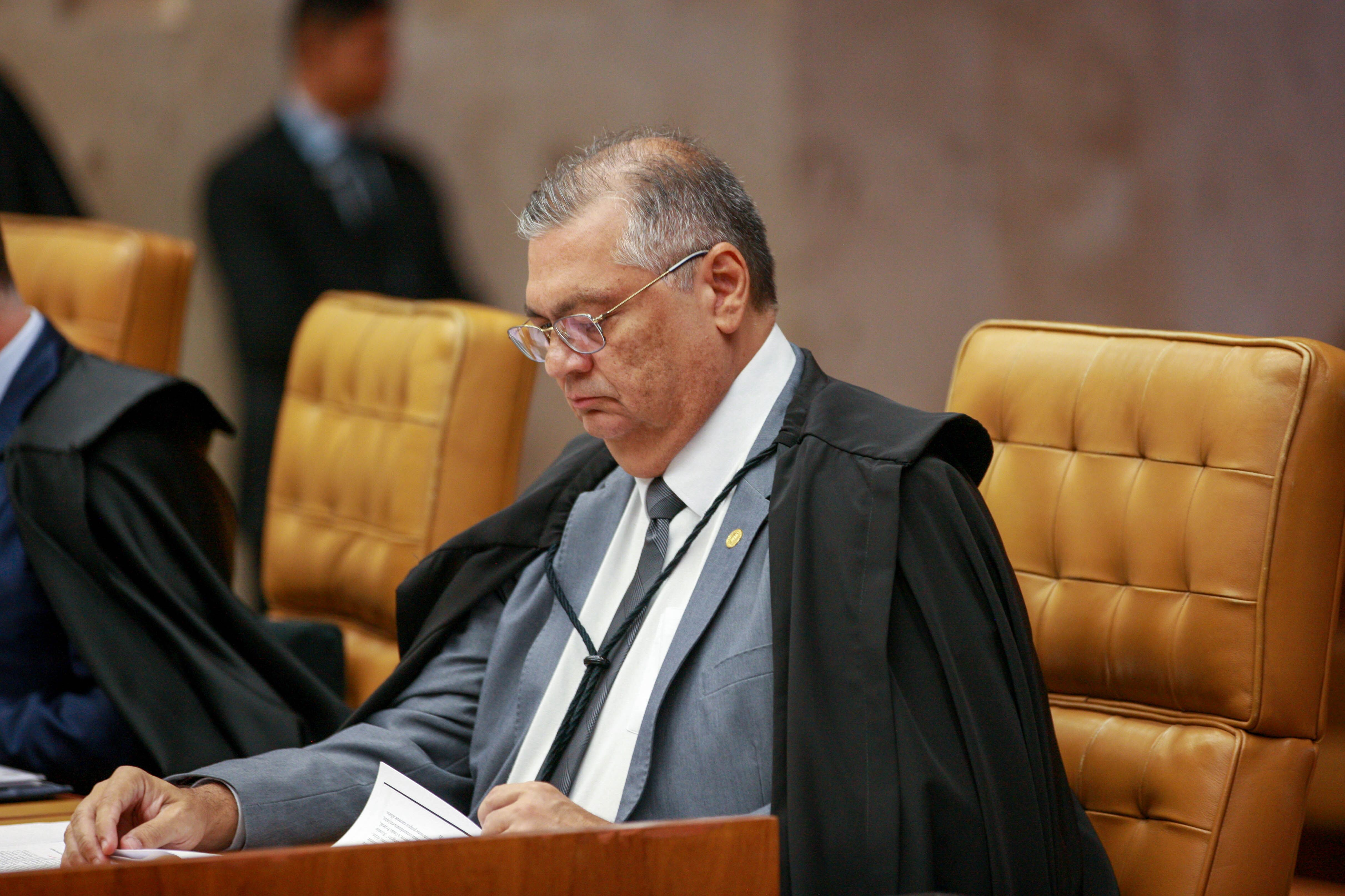 Dino diz que STF não pode ceder a ameaças