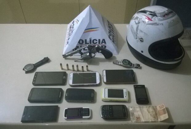 Com a dupla, a PM recuperou vários objetos roubados