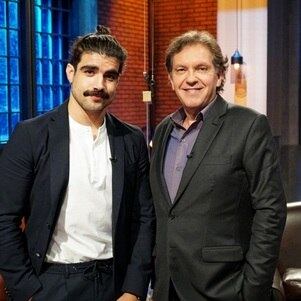 Caio Castro e o empresário João Appolinário no “Shark Tank – Negociando com Tubarões”