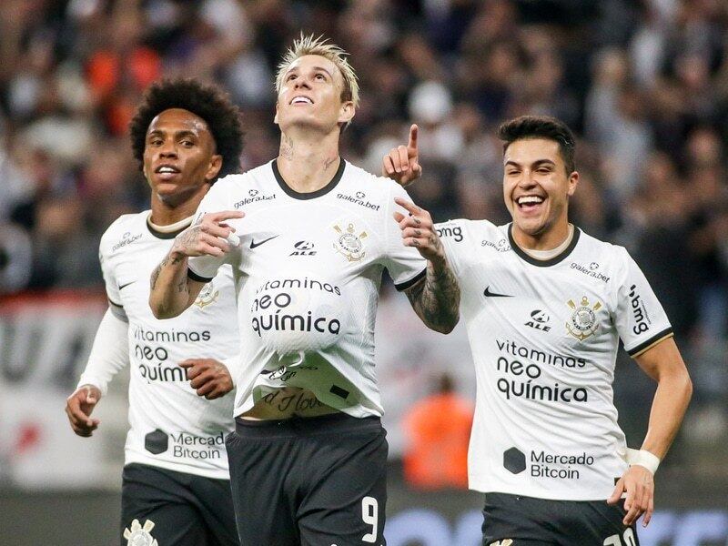 Jogadores do Timão comemoram gol na Neo Química Arena