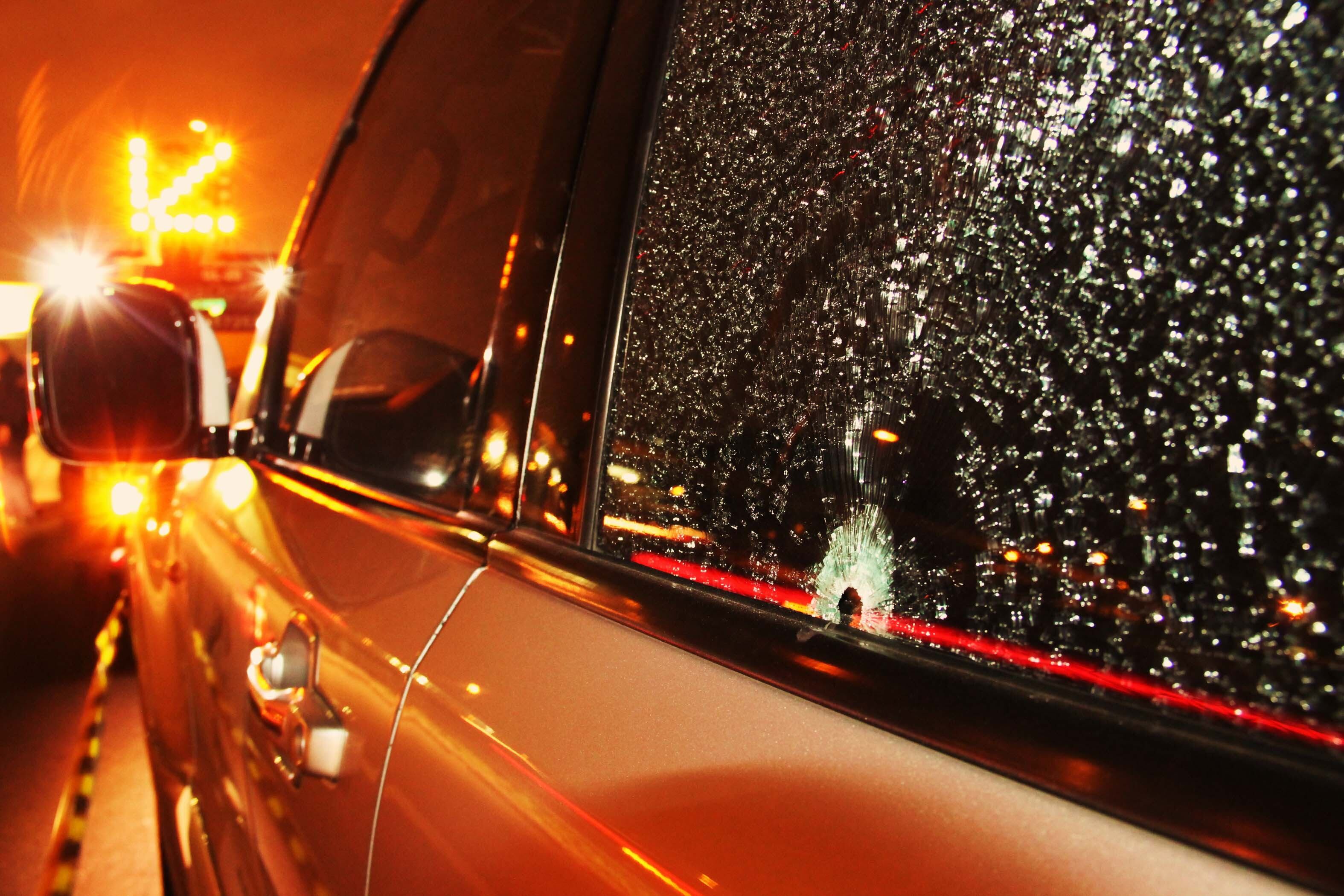 Perseguição e tiroteio na rodovia Presidente Dutra termina com dois suspeitos feridos