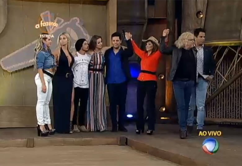 No programa de estreia, Rayanne foi direcionada para o grupo
Serrote, com quem dividiu a maior parte da sua permanência no jogo e a quem
defendeu na maioria do tempo de disputa também

+ Em atividade, peões comentam momentos marcantes de cada uma das semanas de confinamento
+ Turma do Ronco: Peões descansam durante a tarde do último sábado de A Fazenda 8
+ Douglas, Rayanne e Ana Paula cantam músicas de Latino e peão enfatiza: “Quem planta sacanagem colhe solidão”


