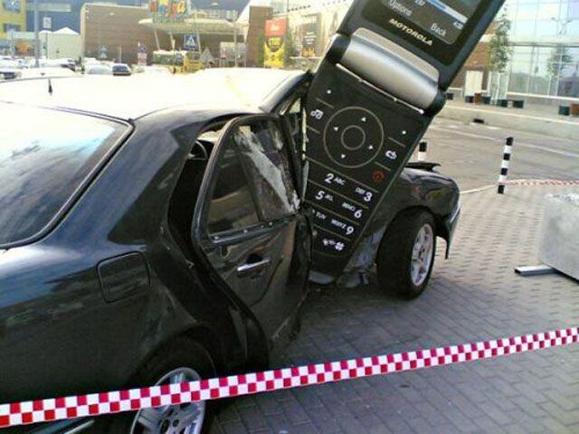 É muito chato quando um celular destrói o seu carro