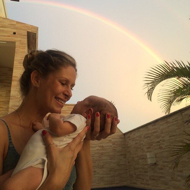 O pequeno Romeu é a paixão da bailarina, que vive postando fotos fofas do bebê 