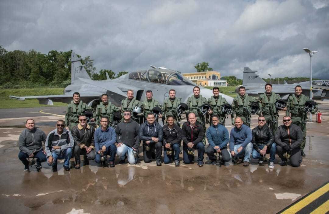 Técnicos e engenheiros da FAB: treinamento de 12 semanas na Saab