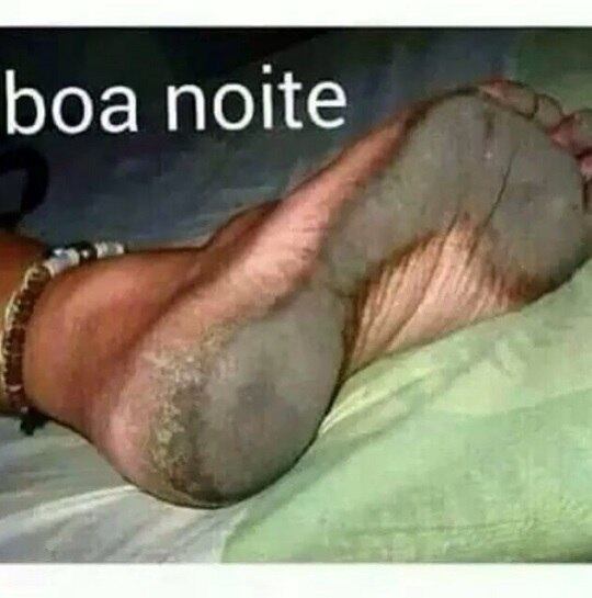 16) Quando ela achou que seria muito engraçado dar "boa noite" aos seguidores do Instagram com essa foto nojenta