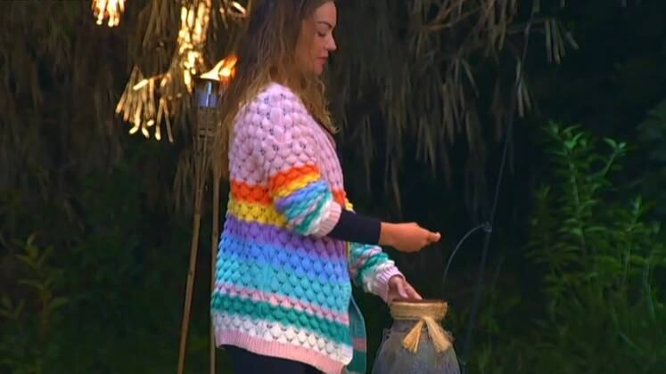 Para dar início a disputa, Laura fez um sorteio e tirou a própria foto. Assim, ela foi a primeira a testar a sorte no Campo de Provas 