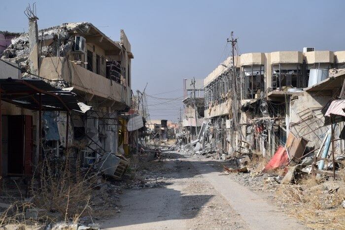 Após várias ofensivas de forças de quase 40 países, liderados pelos Estados Unidos, no entanto, a organização começou a perder espaço em cidades como Mosul, no Iraque, que ficou completamente destruída