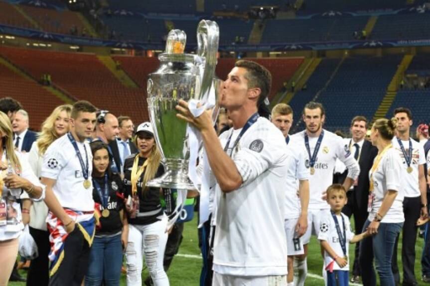 Com cinco conquistas aparece o astro Cristiano Ronaldo. Ele ganhou a competição quatro vezes com o Real Madrid e uma com o Manchester United