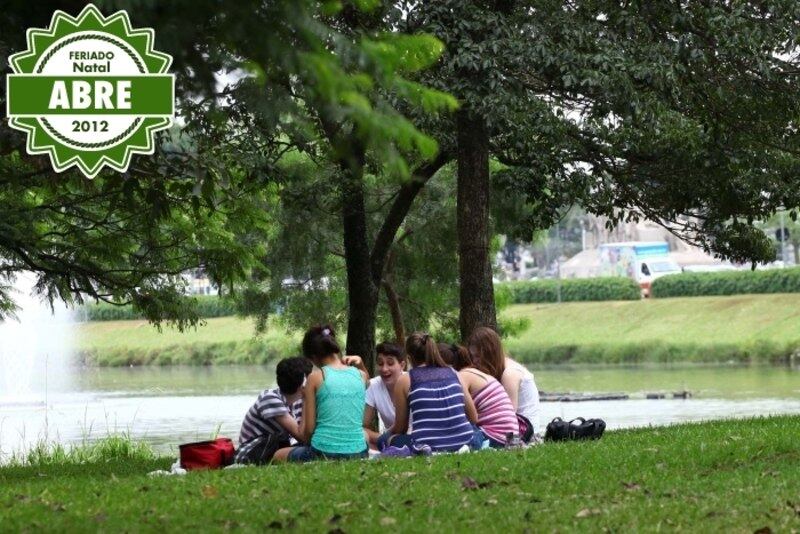 A capital paulista terá sua rotina alterada por causa do feriado de Natal. Para quem fica na cidade, os parques municipais abrirão em seus horários habituais. Apenas o Parque da Luz ficará fechado na segunda-feira (24)