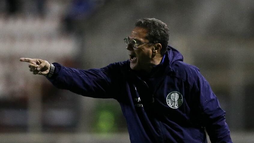 Vanderlei Luxemburgo durante o jogo contra o Ituano, na quarta-feira