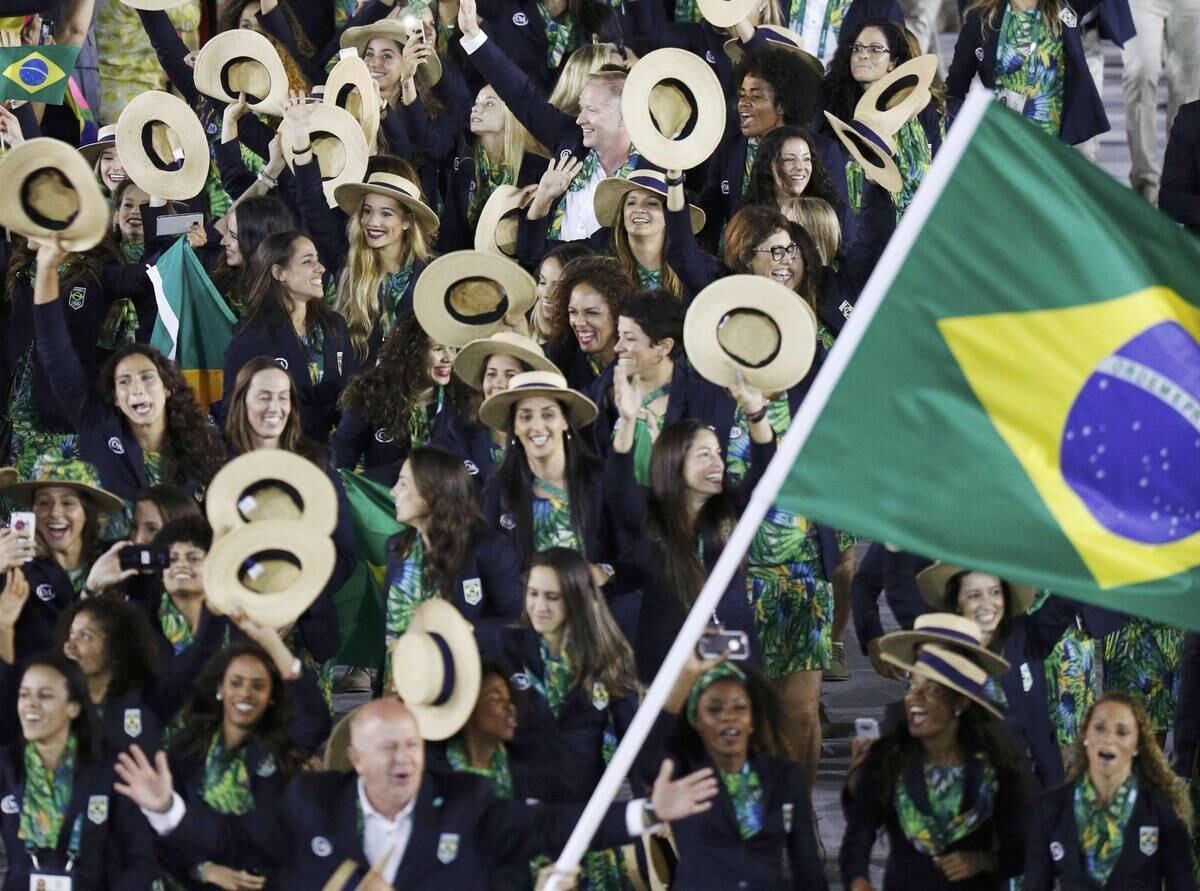 Como já era de se esperar, os atletas levou o público que encheu o Maracanã à loucura