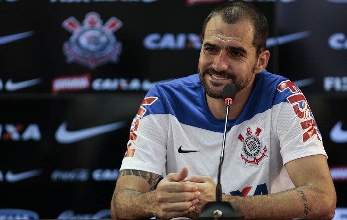 Com o meia em seu elenco, Oswaldo de Oliveira conquistou três títulos japoneses com o Kashima Antlers, entre 2007 e 2009