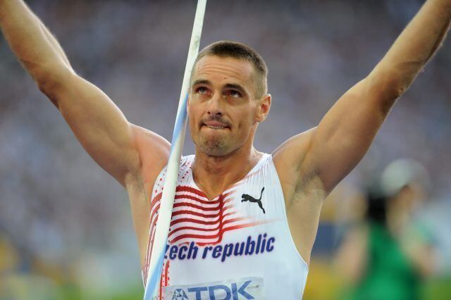O atleta tcheco Roman Sebrle é o detentor do recorde olímpico no decatlo. Em Atenas 2004, o atleta acumulou 8.893 pontos na competição que reúne dez provas e só ocorre no masculino.