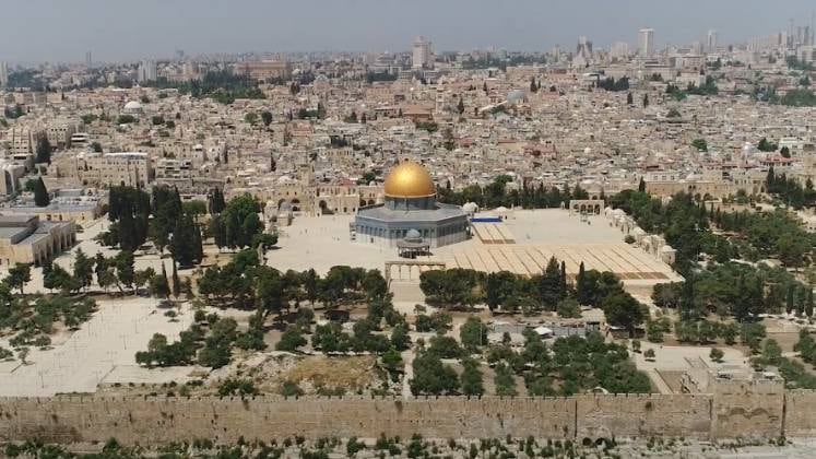 Um famoso ponto turístico de Israel é o Templo de Jerusalém. A especialista revelou a conexão da figura bíblica com o local: “Quem comprou o terreno e começou a dar o primeiro passo para a construção do templo de Jerusalém foi o rei Davi”