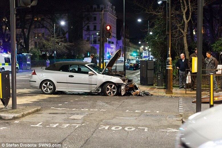 A frente do Saab ficou menos danificado do que a do McLaren 