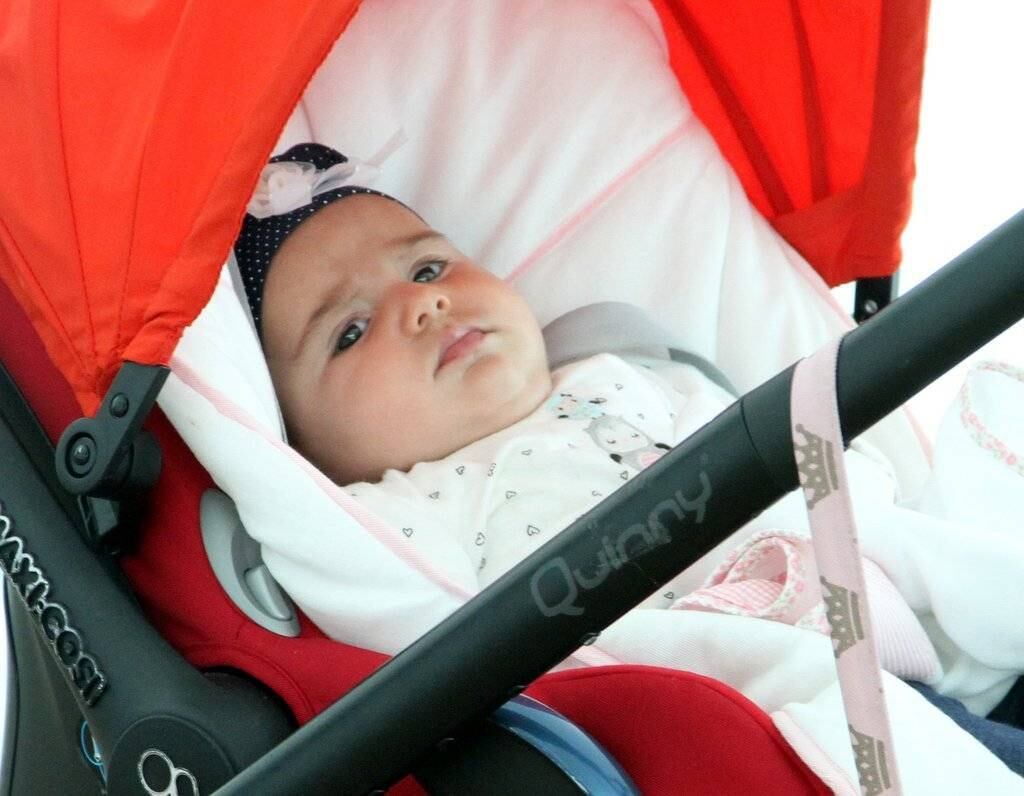 "Sem flashes, por favor"! Pequenininha desse jeito, a pequena Bruna já anda fazendo biquinho pra foto