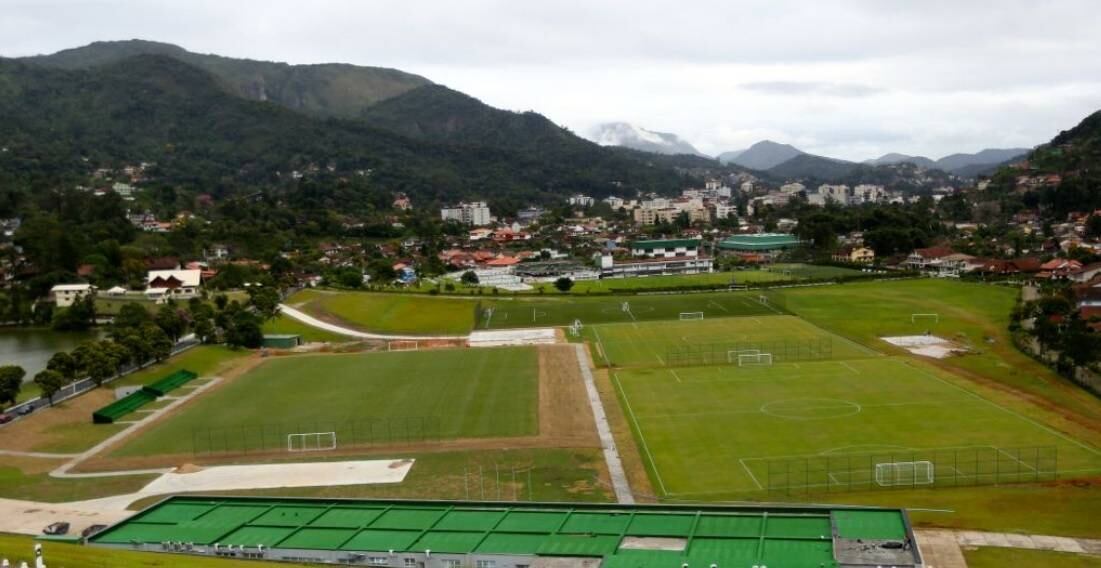 Localizada em Teresópolis, região serrana do Rio de Janeiro, a Granja Comary conta com três campos profissionais — um deles, inclusive, tem o mesmo tipo de grama e irrigação que será utilizada durante a Copa