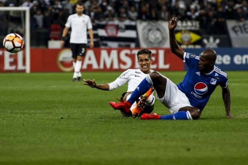 O Corinthians foi melhor do que o Millonarios (COL) na noite desta quinta-feira em duelo pela Copa Libertadores, mas não aproveitou as chances e perdeu por 1 a 0 na Arena. Os