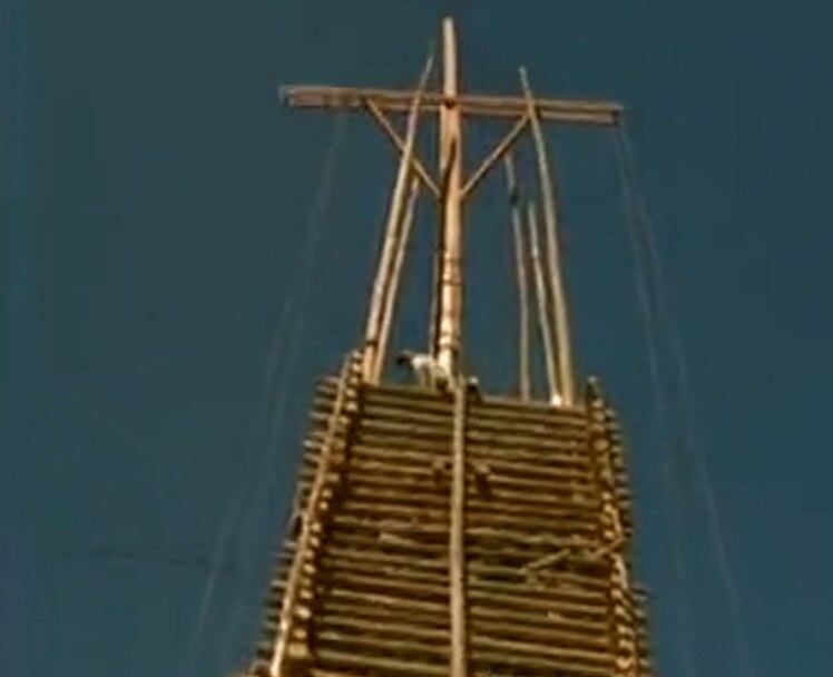 Fogueira é montada com eucalipto reciclado