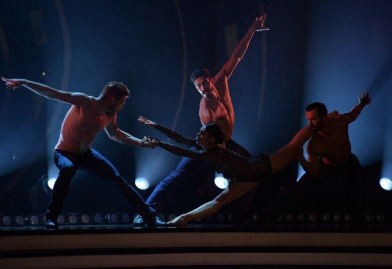 E se o amor está no ar, a paixão estava quase palpável na coreografia emocionante dos técnicos do reality