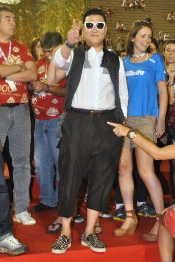 No dia anterior, PSY esteve em cima do trio elétrico em Salvador, na Bahia