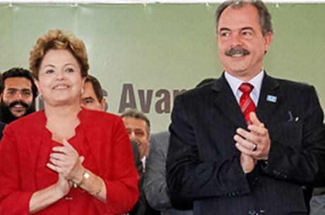 Mercadante afirma que nunca recebeu delegação de Dilma para tratar de assuntos referentes à Lava Jato