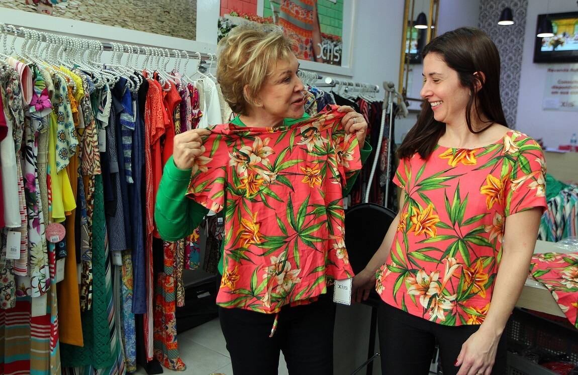 Marta Suplicy caminhou pelas ruas de comércio no bairro do Brás e visitou um shopping de moda