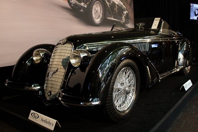 8°) Alfa Romeo 8C 2900B Lungo Spider — Seu motor V8 3.0 de 180 cv de potência não é algo poderoso nos dias de hoje, mas se considerarmos que o clássico é de 1939, é um tanto quanto impressionante. Não atoa, foi vendido por US$ 19,8 milhões, o equivalente a R$ 62,4 milhões. Apenas 12 unidades foram produzidas