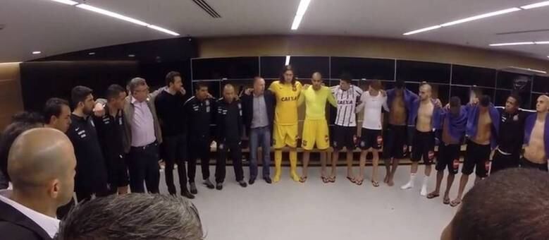 O técnico Mano Menezes agradeceu aos jogadores do Corinthians pelo grande clássico contra o São Paulo