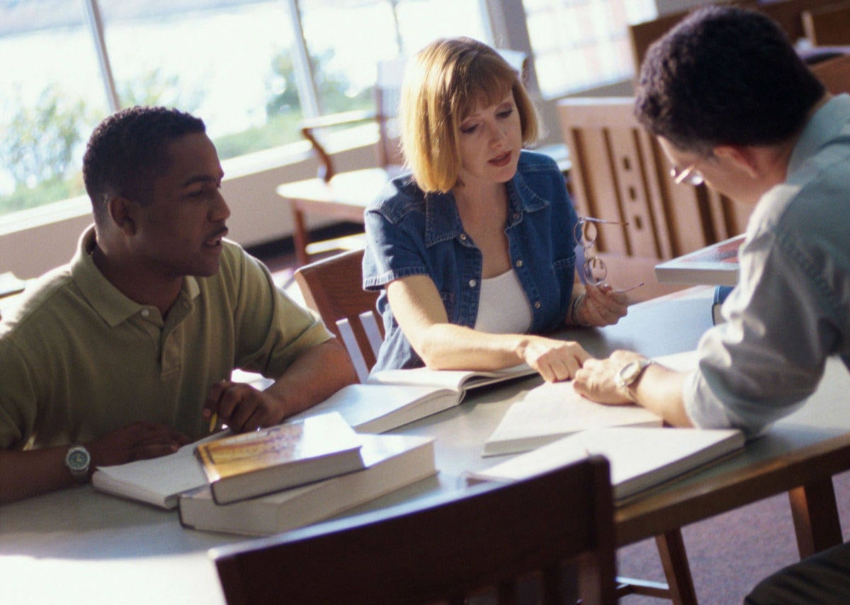 A melhor tese selecionada em cada um dos três grupos de grandes áreas receberão os Grande Prêmio Capes