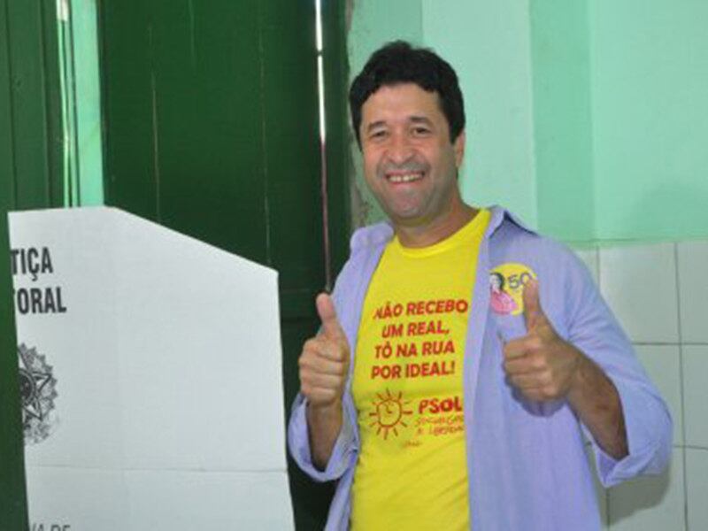 O candidato Marcos Mendes também votou na Liberdade 