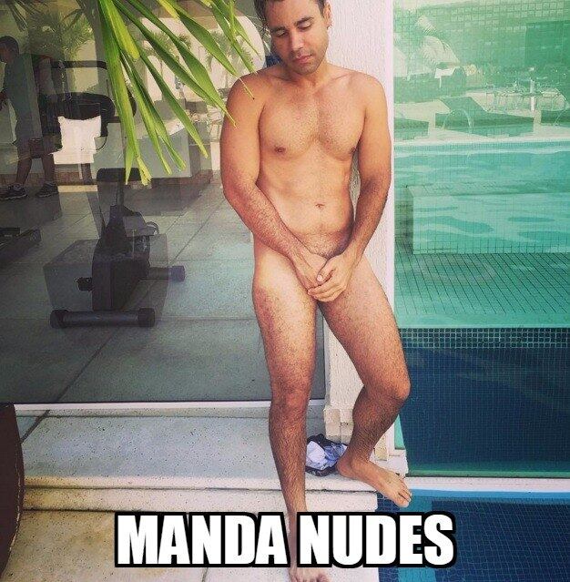 Manda nudes
Uma das coisas mais pedidas de 2015... manda nudes? Nudes, pra quem não brincou disso, são fotos mais ousadas, sensuais e até mesmo explícitas. Certamente a tendência continuará em 2016, 2017... afinal, quem nunca?