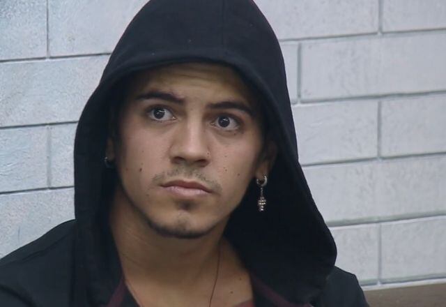 Durante a sétima formação de Roça de A Fazenda 12, Biel descumpriu as regras do reality ao dar dicas à Victória sobre o Poder da Chama Vermelha. No dia seguinte, a dinâmica foi anulada pelo programa e Tays ocupou o lugar de Raissa na Roça