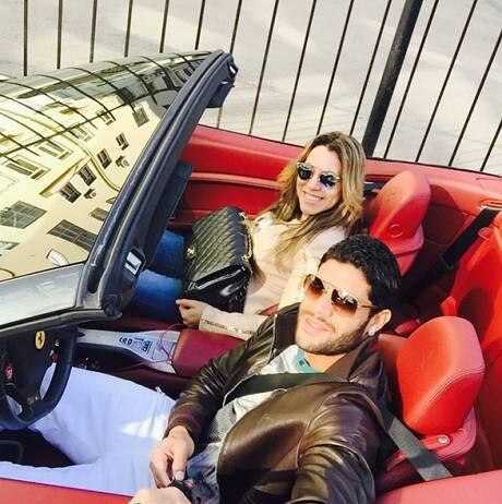 2. Hulk

O atacante compartilhou há algum tempo uma foto ao lado da mulher, Iran, dando uma volta de Ferrari pela Rússia. Nada mau, não é mesmo?