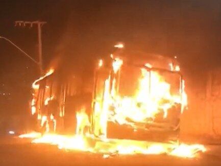 Ônibus são incendiados na Grande BH