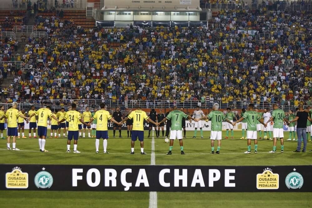 Homenagens à Chapecoense também marcaram o evento no estádio do Pacaembu, em São Paulo