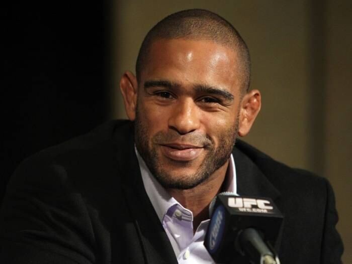 Jorge Santiago é dono de um incomodo recorde na organização. Competindo entre os médios (84 kg) e meio-médios (77 kh), Santiago foi cortado do UFC em três ocasiões diferentes