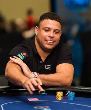 Um tempo da rotina do ex-atacante também é reservado para o pôquer. Garoto-propaganda e jogador, ele sempre compartilha fotos dos momentos nas mesas de baralho