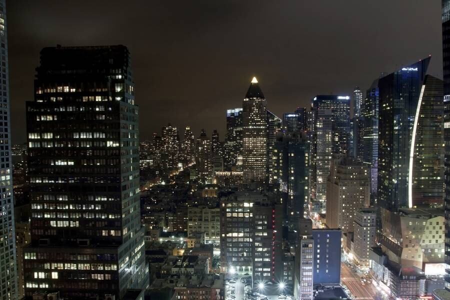 8. Quinta Avenida, Nova York, Estados Unidos
Preço médio do m²: R$ 89,2 mil

No coração de Manhattan, a Quinta Avenida reúne lojas de
grandes marcas, gente rica e é um dos endereços mais exclusivos de Nova York.
Os imóveis mais caros ficam entre as ruas 59 e 96, onde é possível ter vista
para o Central Park. Para viver lá, você terá que desembolsar alguns milhões de
dólares
