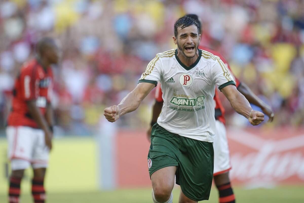 O atacante Henrique supriu a ausência de Alan Kardec e colocou o Palmeiras novamente à frente do placar contra o Flamengo 