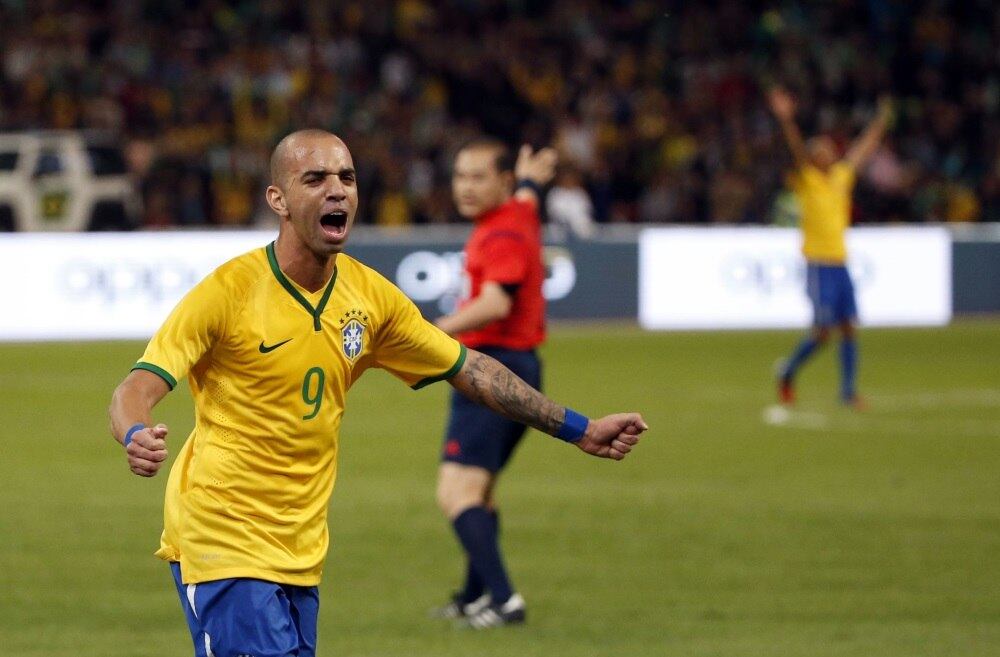 Diego Tardelli também foi responsável pelo segundo gol da seleção brasileira