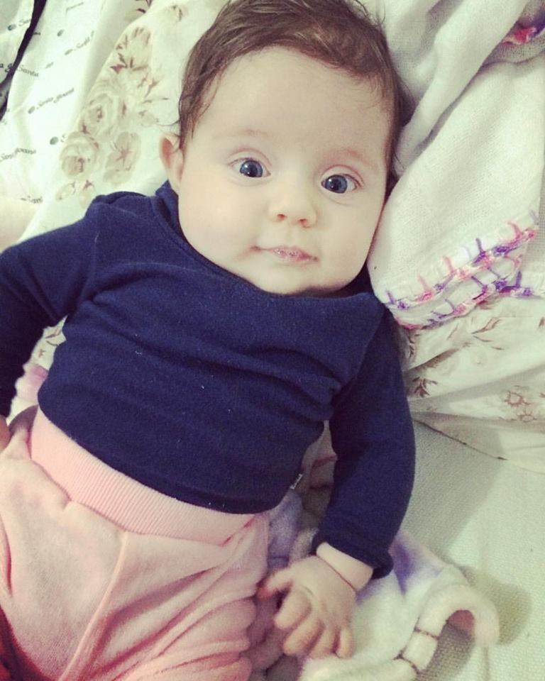 Olhe bem para a foto e diga: ela merece ou não o apelido de Miss Bochecha? Dá até vontade de apertar...