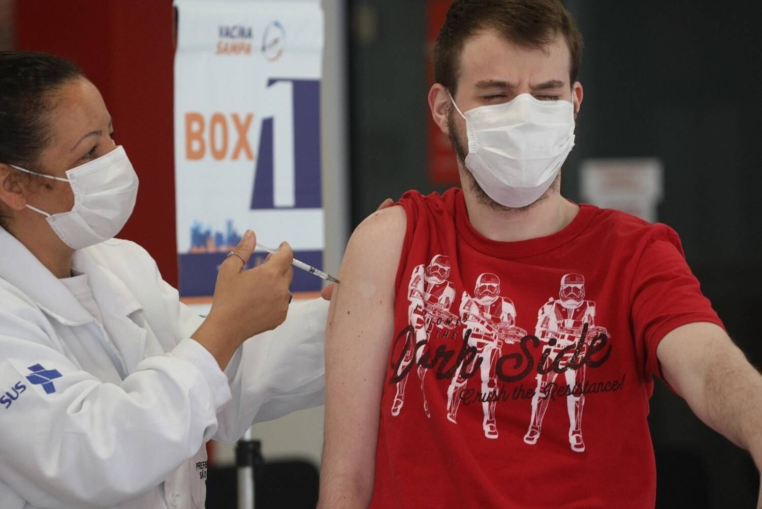 Vacinação de jovens contra a covid-19 na cidade de São Paulo